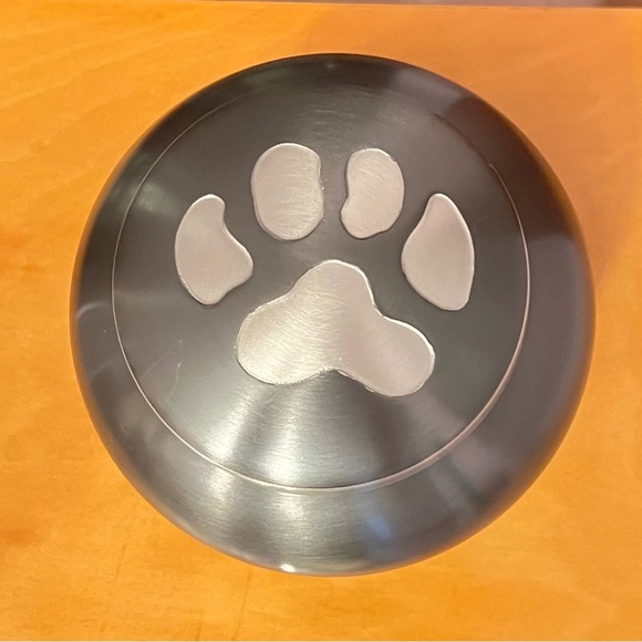 Solid brass, olive green, paw print, small pet urn. Up to 40 in.³. - Picture 6 of 9
